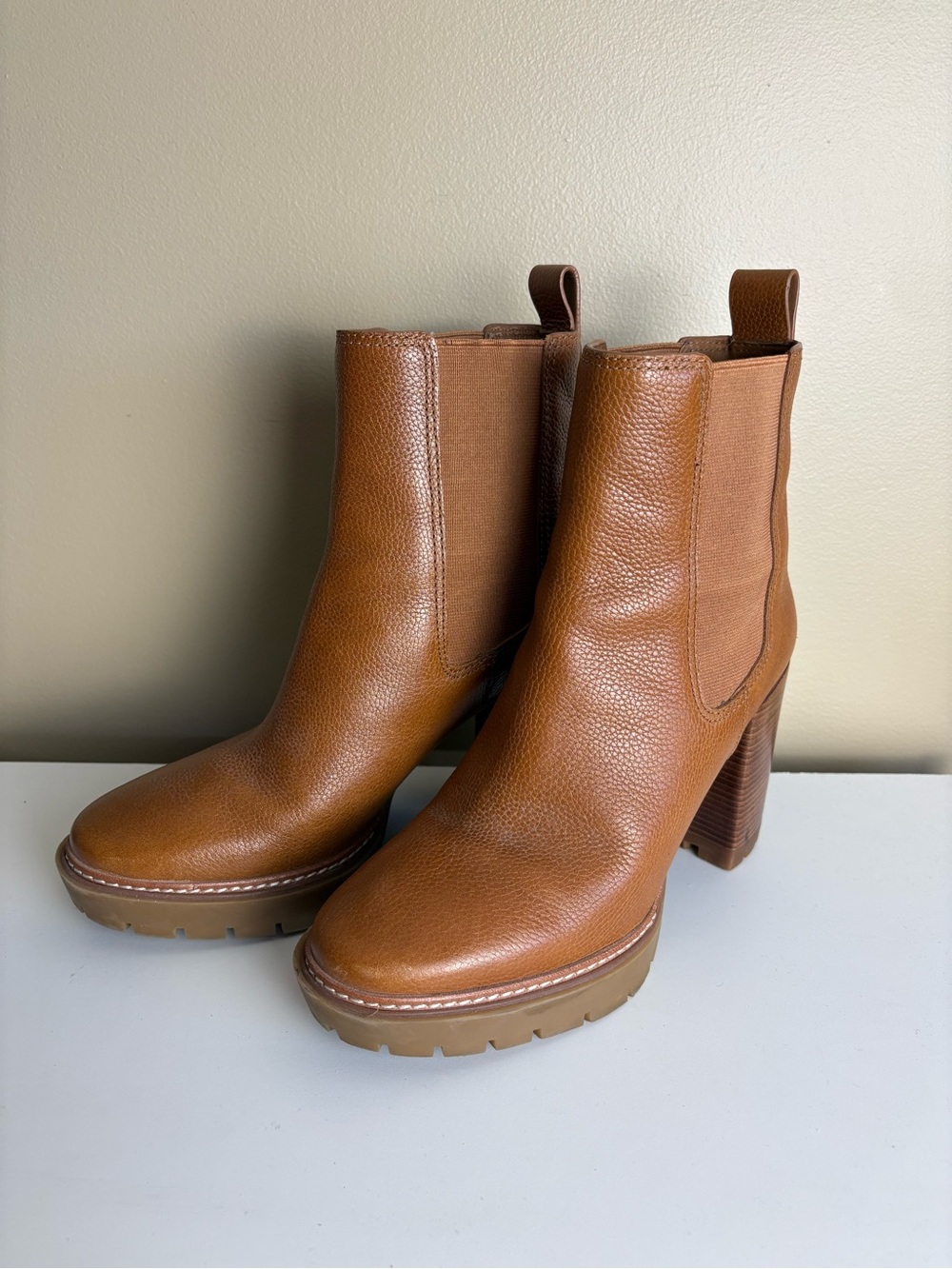 Tory Burch Carson Lug Sole Ankle Boots Toasted Caramel Leather Size 8.5